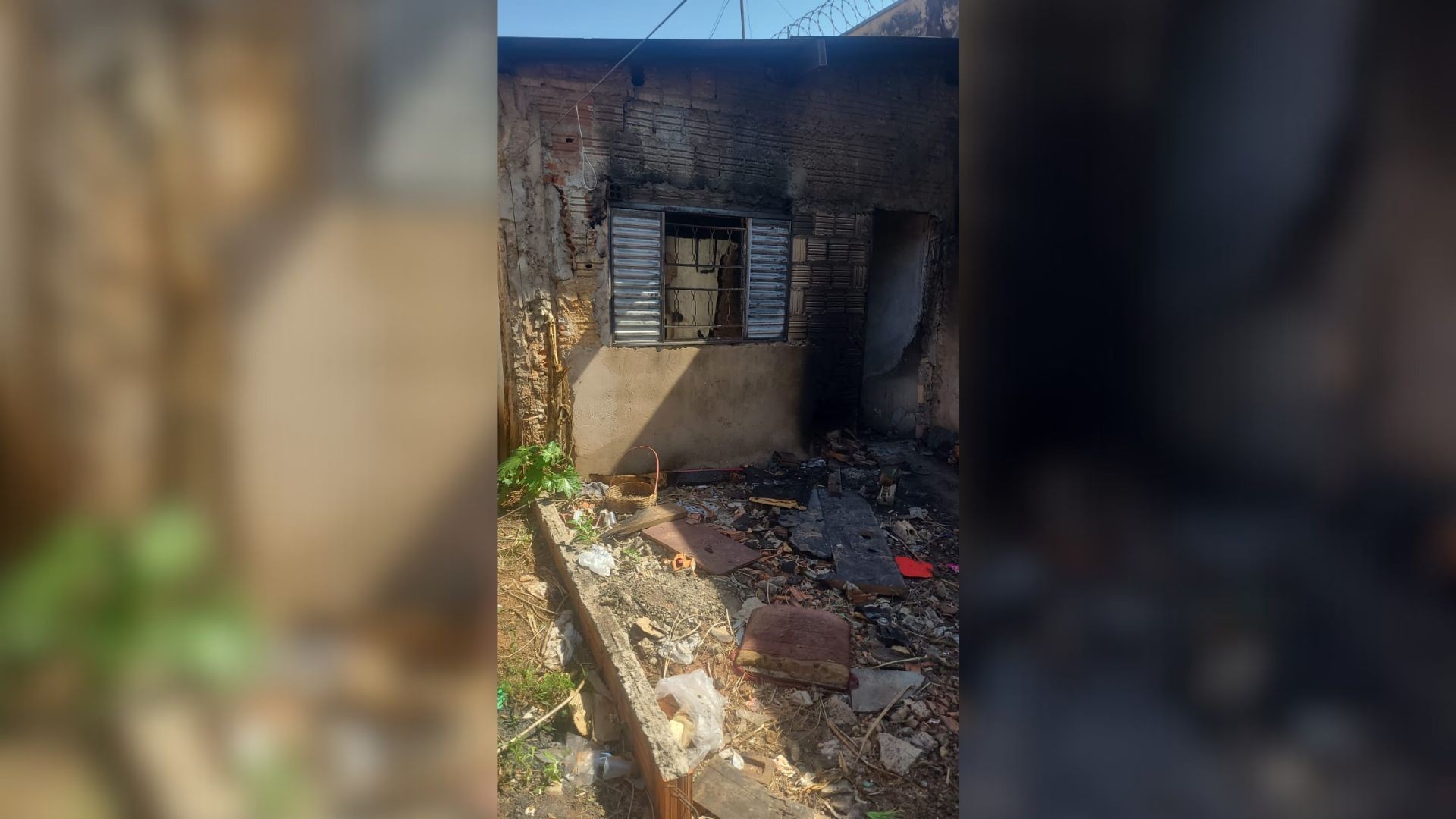 Casa pega fogo em Bauru após bituca de cigarro cair em colchão — Foto: Defesa Civil/Divulgação/Reprodução
