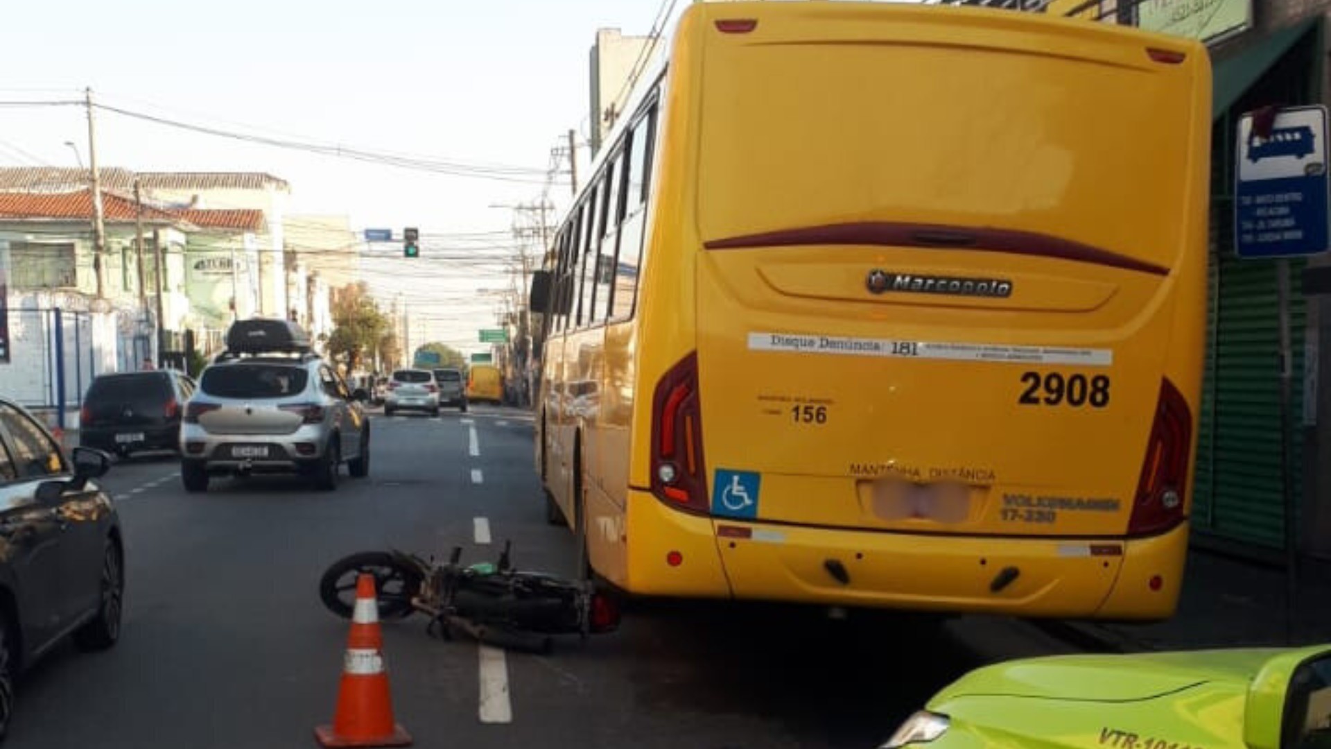 Pedestre é atropelado por motociclista em rua de Jundiaí — Foto: Divulgação/Departamento de Trânsito de Jundiaí